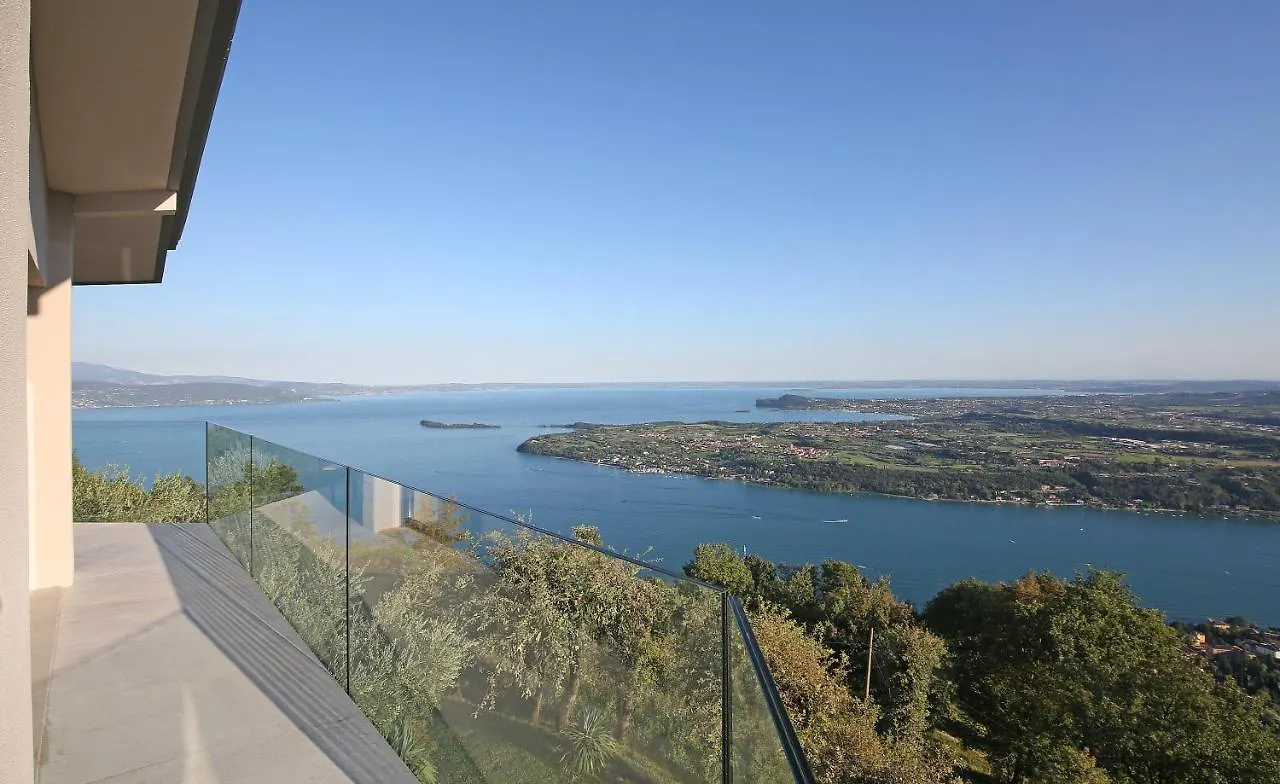 Prázdninový dům Villa Luna Stunning Modern Villa Shared Infinity Pool, Big Garden, Fantastic Lake View,Ac, Salò