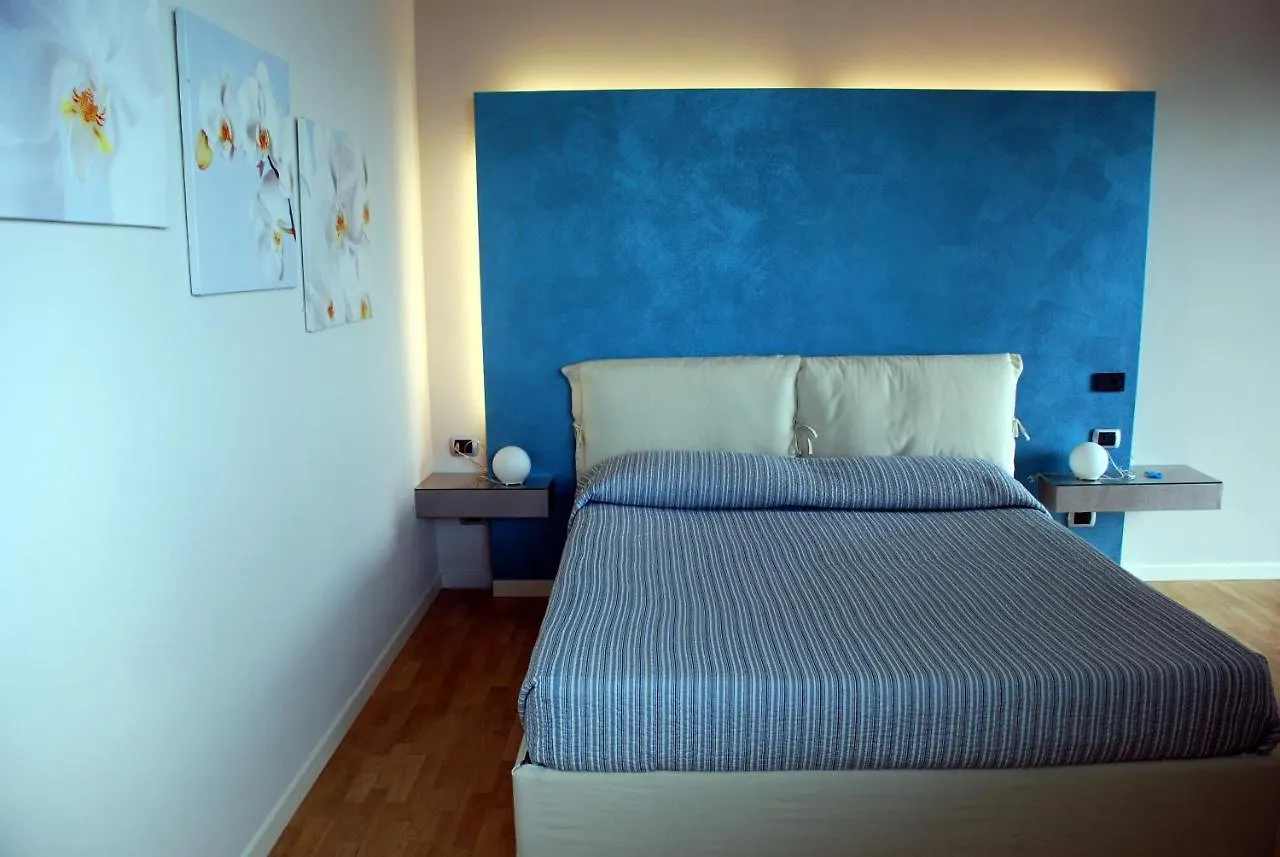 Villa Luna Stunning Modern Villa Shared Infinity Pool, Big Garden, Fantastic Lake View,Ac, Salò Itálie
