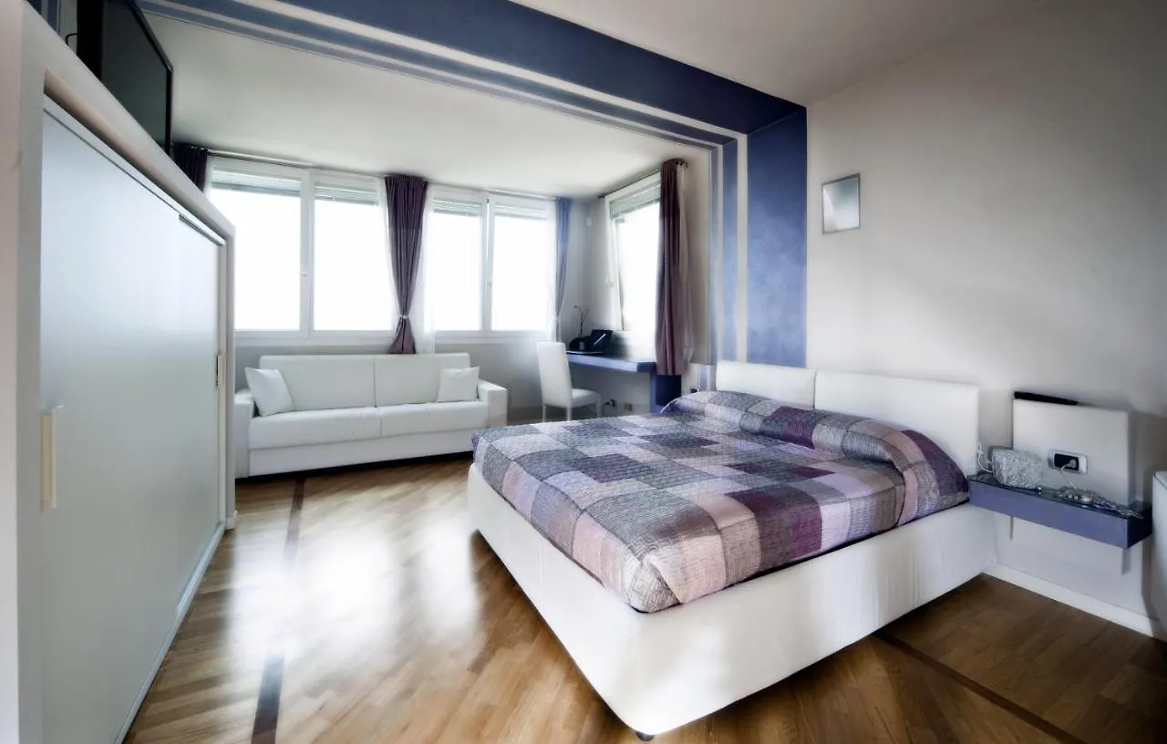 Tatil Evi Villa Luna Stunning Modern Villa Shared Infinity Pool, Big Garden, Fantastic Lake View,Ac, Salò İtalya