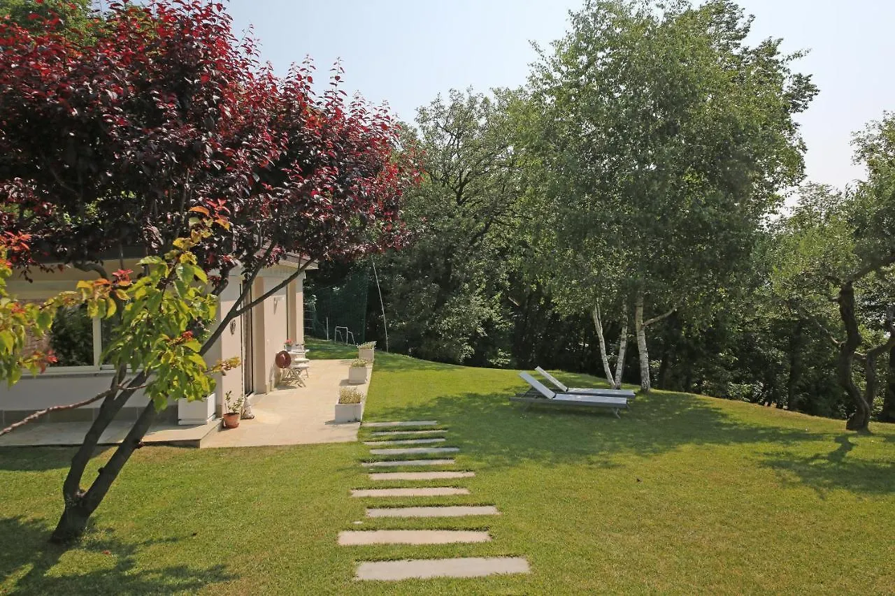 Villa Luna Stunning Modern Villa Shared Infinity Pool, Big Garden, Fantastic Lake View,Ac, Salò 0*,  İtalya