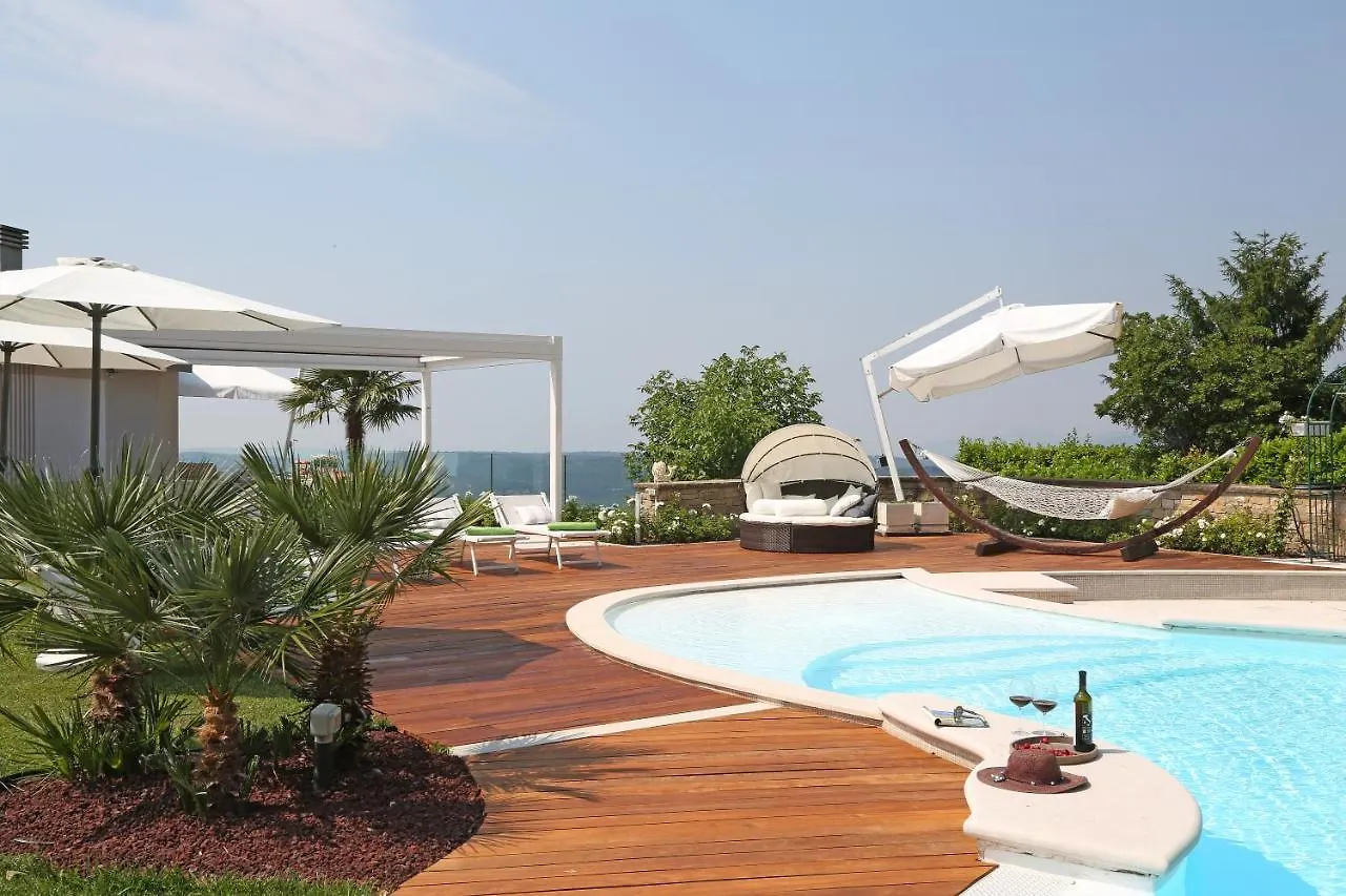 Tatil Evi Villa Luna Stunning Modern Villa Shared Infinity Pool, Big Garden, Fantastic Lake View,Ac, Salò İtalya