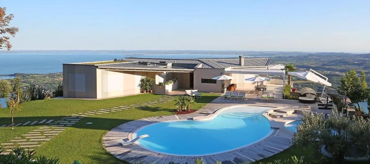 Tatil Evi Villa Luna Stunning Modern Villa Shared Infinity Pool, Big Garden, Fantastic Lake View,Ac, Salò