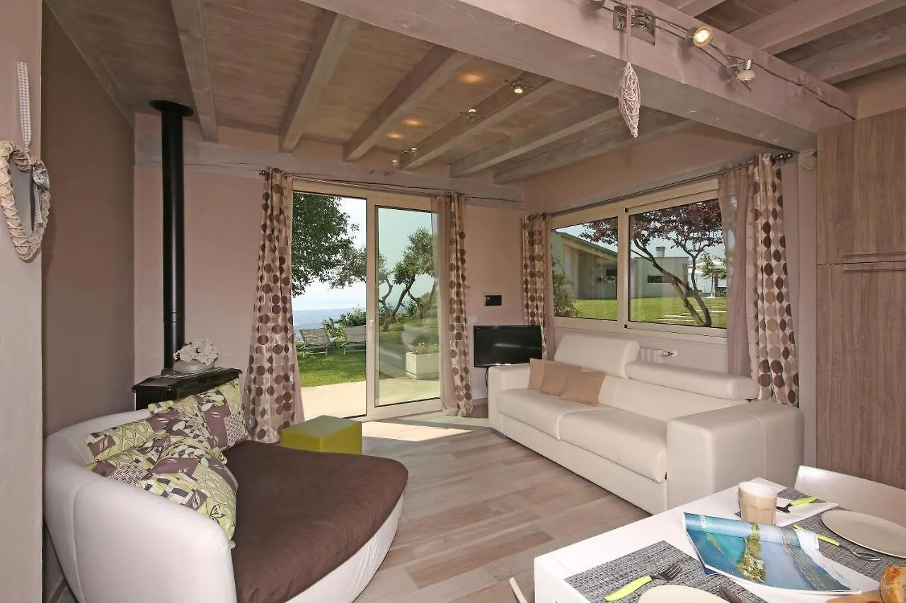 Villa Luna Stunning Modern Villa Shared Infinity Pool, Big Garden, Fantastic Lake View,Ac, Salò