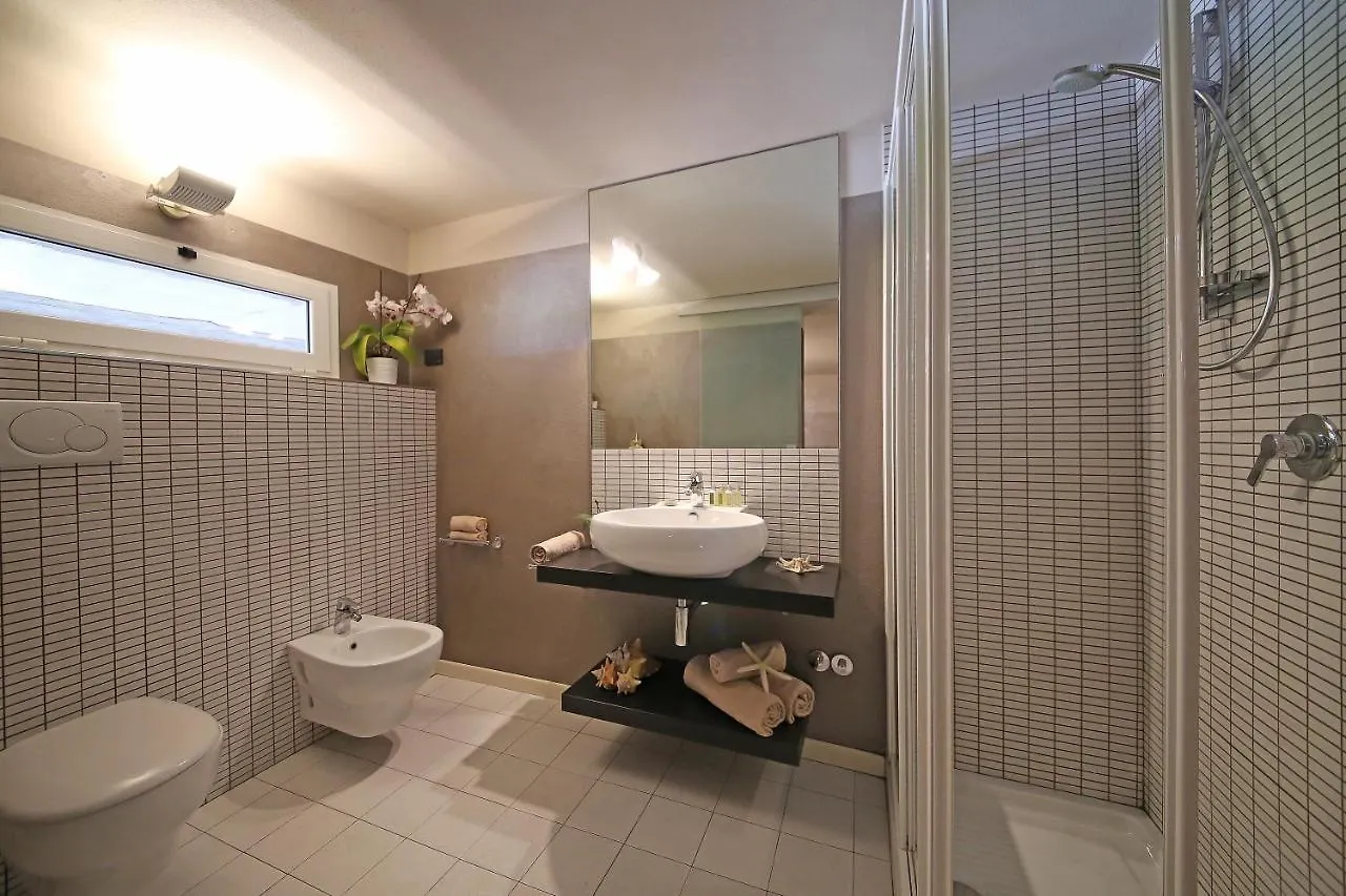 Villa Luna Stunning Modern Villa Shared Infinity Pool, Big Garden, Fantastic Lake View,Ac, Salò